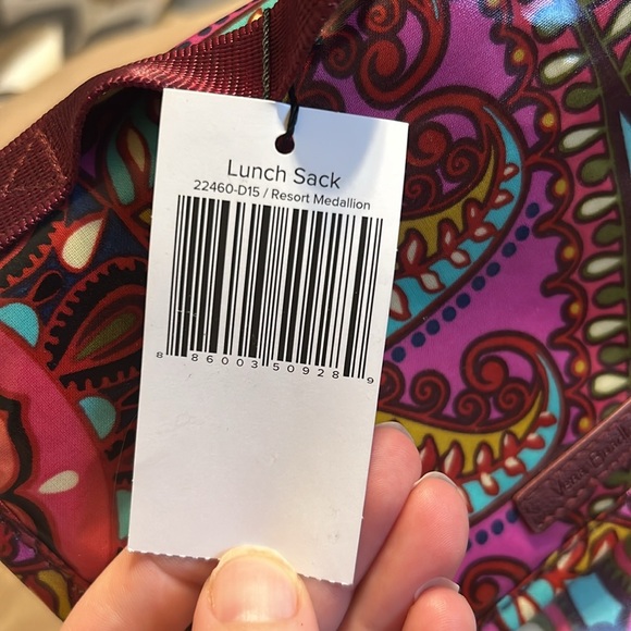 NWT Vera Bradley Lunch Sack in Resort Medallion - Picture 2 of 3